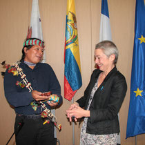 José Gualinga, représentant  la communauté quechua Sarayaku en Equateur et Véronique Moreira - Lyon - 0ctobre 2011  © Anik COUBLE 