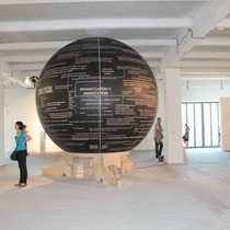 Biennale d'Art Contemporain de Lyon  - La Sucrière - Septembre 2011  / Photo : Anik Couble