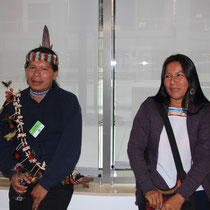 José Gualinga, représentant  la communauté quechua Sarayaku en Equateur et sa soeur - Lyon - 0ctobre 2011  © Anik COUBLE 