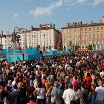 Place Bellecour, clôture du défilé - Biennale de la Danse 2012 - Lyon / Photo : Anik Couble 