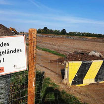 Am Rande von Dormettingen baut Holcim derzeit noch den Ölschiefer ab, der anschließend im Dotternhausener Werk (im Bildhintergrund) verfeuert wird. © Klaus Irion