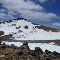 剣ヶ峰が見ーえた！手前に一の池