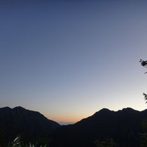 出発して2時間 やっと空が明るくなってきた