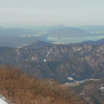 遠くに青葉山の三角が、はっきり見えます。