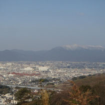 大岩山から景色を眺め