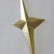 Twinkle No.1　H 40 × W 17 × D 3 cm　 Wood(Camphor wood),Gold leaf,Drying oil,Wax　2020