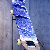 Skate Surfing　H100 × W20 × D15 cm　Skateboard, LCD monitor, DVD player, FRP resin, Small speakers, Epoxy resin,Acrylic paint　2002