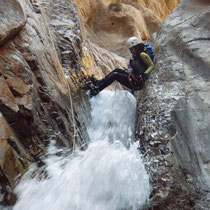 Descenso de Barrancos en Taghia, Atlas Central, Marruecos