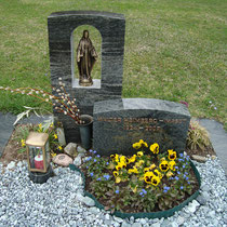 Familiengrabstein Nr. 2, Familiengrabmal, André Iseli Steinmetz, Grabmal