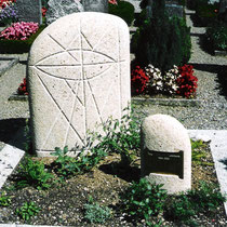 Familiengrabstein Nr. 9, Familiengrabmal, André Iseli Steinmetz, Grabmal