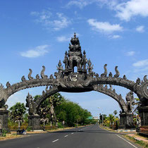 INDONÉSIA - Gapura Gilimanuk Bali Indonésia Ásia Cultura 1
