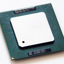 Intel Celeron 1300 MHz Tualatin-256 SL6C7