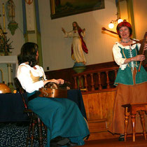 Mélanie Demers au vielle à roue et Liette Remon à la cornemuse
