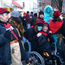 Egal, ob wir Krücken oder einen Rollstuhl brauchen, auf die Fasnacht geht es trotzdem