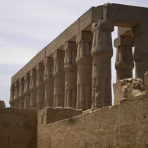 Säulenhof des Luxortempels