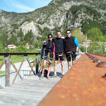 Photo sur l'ancien pont de Prads. Le trio pour le test: Marie claire, Daniel et JG