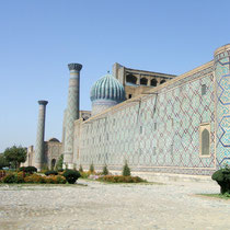 Samarkand - Le Régistan : vue extérieure.