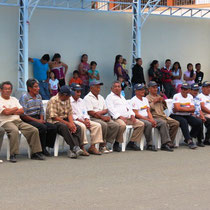 Adultos mayores del Cantón Jaramijó (Ecuador), durante un homenaje municipal en su honor.
