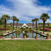Bassin de la roseraie avec vue sur l'école Du Breuil