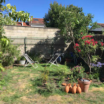 Les oyas vont irriguer le jardin qui a eu bien chaud...