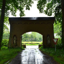 12. Poort richting uitgang