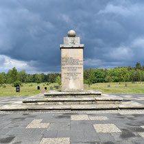 45) Het Joodse monument van de andere kant