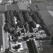 01. Luchtfoto groot seminarie en voormalige gevangenis en gijzelaarskamp Haaren - Helaas is het gebouw bij de brand uit 2019 verloren gegaan