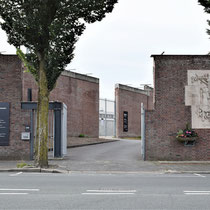 Ingang Nationaal Monument Oranjehotel. Is niet de lokatie van de oorsponkelijke poort