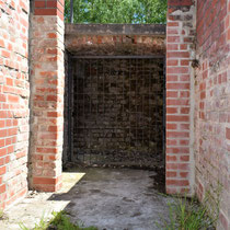 19) Een cel in de kelder van een van de SS barakken 