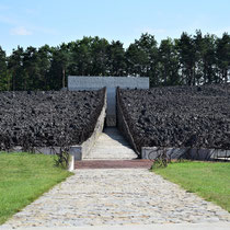 Weg naar Memorial Monument Belzec - Tussen de massagraven - begin