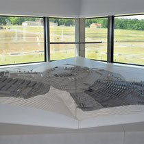 132) Overzicht van de tentoonstelling in het depotgebouw - maquette van concentratiekamp Buchenwald 