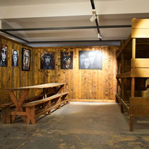 47. Overzicht tentoonstelling in het kampmuseum