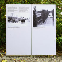05. Informatiebord over de aankomst van gevangenen bij het kamp