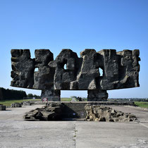 Memorial Monument Majdanek - begin kamp