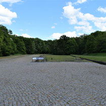 03) Voormalig treinstation van Buchenwald gezien vanaf het perron