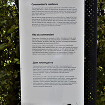 Informatiebord over woning kampcommandant 