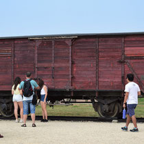 Treinwagon Birkenau - met origineel onderstel