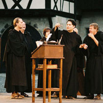 Stück: Der Name der Rose, E.T.A. Hoffmann Theater