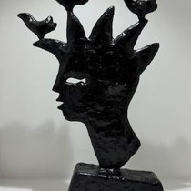 Les SETCH, sculpture en bronze noir représentant une tête stylisée genre faune surmontée d'oiseaux, art contemporain – Galerie Gabel, Biot