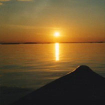 Lassen Sie die Seele baumeln und genießen Sie zu zweit traumhafte Sonnenuntergänge auf dem See.