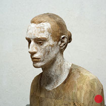 bruno walpoth, "der sachensucher", 2025, 47 x 49 x 28 cm, nussholz/nutwood – erlas galerie