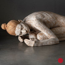 bruno walpoth, "somnia", 2024, 35 x 92 x 52 cm, pear wood – erlas galerie