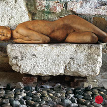bruno walpoth, "slow awakening", 2022, 3 von 6, 29 x 120 x 62 cm, bronze – erlas galerie