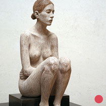 bruno walpoth, "still you", edition no. 3/6,  2024, 52 x 26 x 32 cm, walnut – erlas galerie