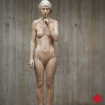 bruno walpoth, "the quiet of march, 2", 2022, 173 x 42 x 38 cm, birne/papier / pearwood/paper – erlas galerie