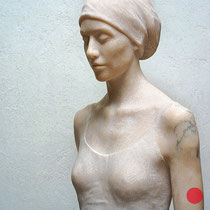 bruno walpoth, "johanna", 2022, 69 x 44 x 27 cm, rosa aurora marmor – erlas galerie