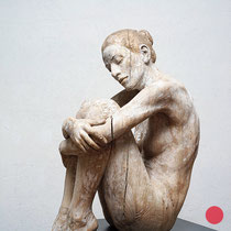 bruno walpoth, "alleinsein", 2020, 86 x 38 x 59 cm, walnut, unique – erlas galerie