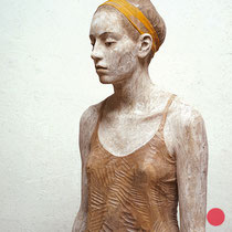 bruno walpoth, "jana", 2024, 70 x 43 x 28 cm, walnut – erlas galerie