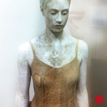 bruno walpoth, edition "johanna", 2016, 62 x 35 x 21 cm, walnut/acrylic – erlas galerie