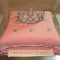 Торт "Корона на подушке"